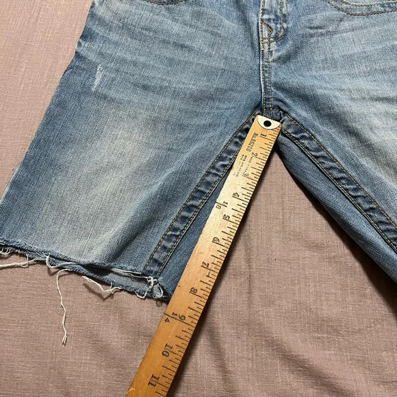 Vintage Y2k True Religion Billy Ripped Jean Shorts Teens size 16 women’s size 28 - Picture 7 of 7